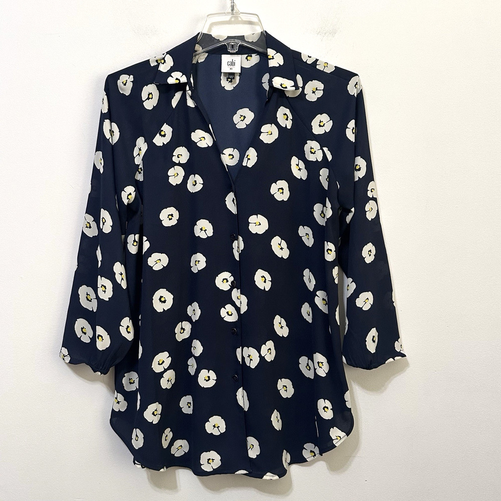 CAbi Blouse 5705 Shirt Top XS Go To Navy‎ White Daisy Floral Button Down Trendy